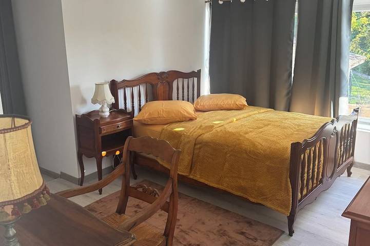 Location de vacances pour 8 personnes, avec jardin à Galgon - 2