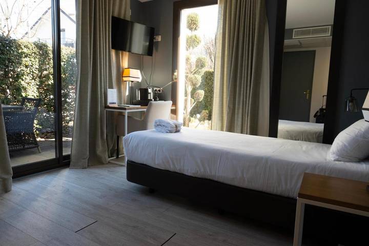 Hôtel pour 2 personnes, avec terrasse et jardin dans Port d'Albigny - 2