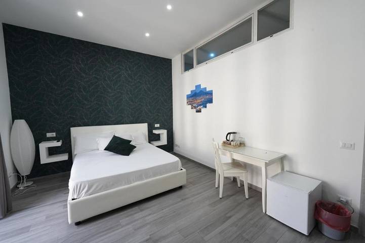 Chambre d’hôte pour 2 personnes, avec vue et terrasse, animaux acceptés à Naples - 2