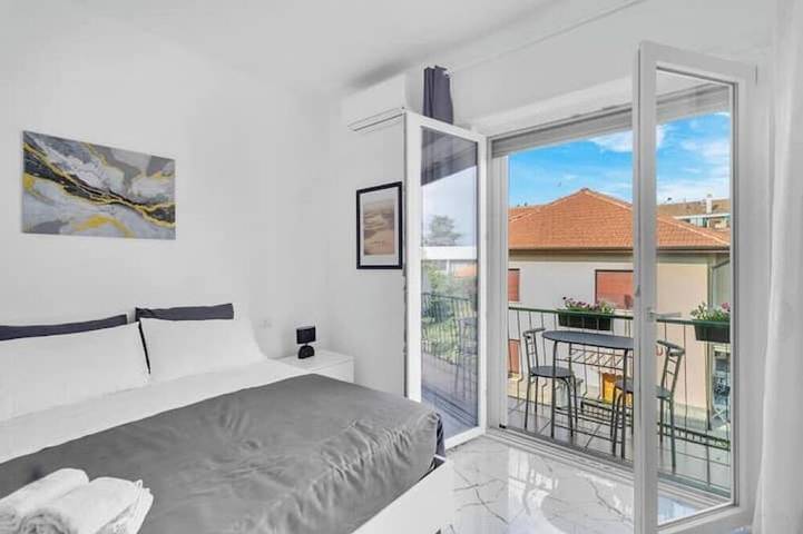 Elmi 2 Elegant Suite with Balcony, Wi-Fi, and Free Parking in Arona (Lago Maggiore), Arona Gemeinde