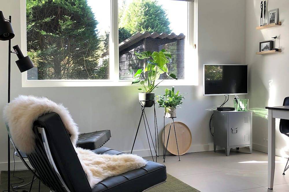 Geheel appartement, Studio Oak, modern 2-p-residence with private garden, near village, sea and dune in Bergen (Noord-Holland), Noord-Holland - Kust van de Noordzee