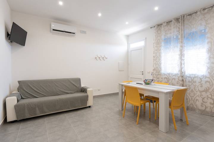 Entire apartment, Apartment 'Appartamento Primo Piano 4' with Shared Terrace, Wi-Fi and Air Conditioning in Custonaci, Trapani Province