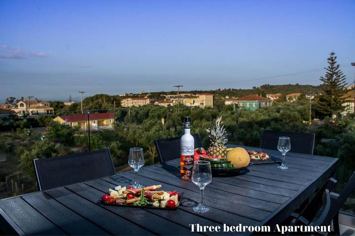 Appart’hôtel pour 4 personnes, avec Balcon et Terrasse ainsi que Jardin et Vue