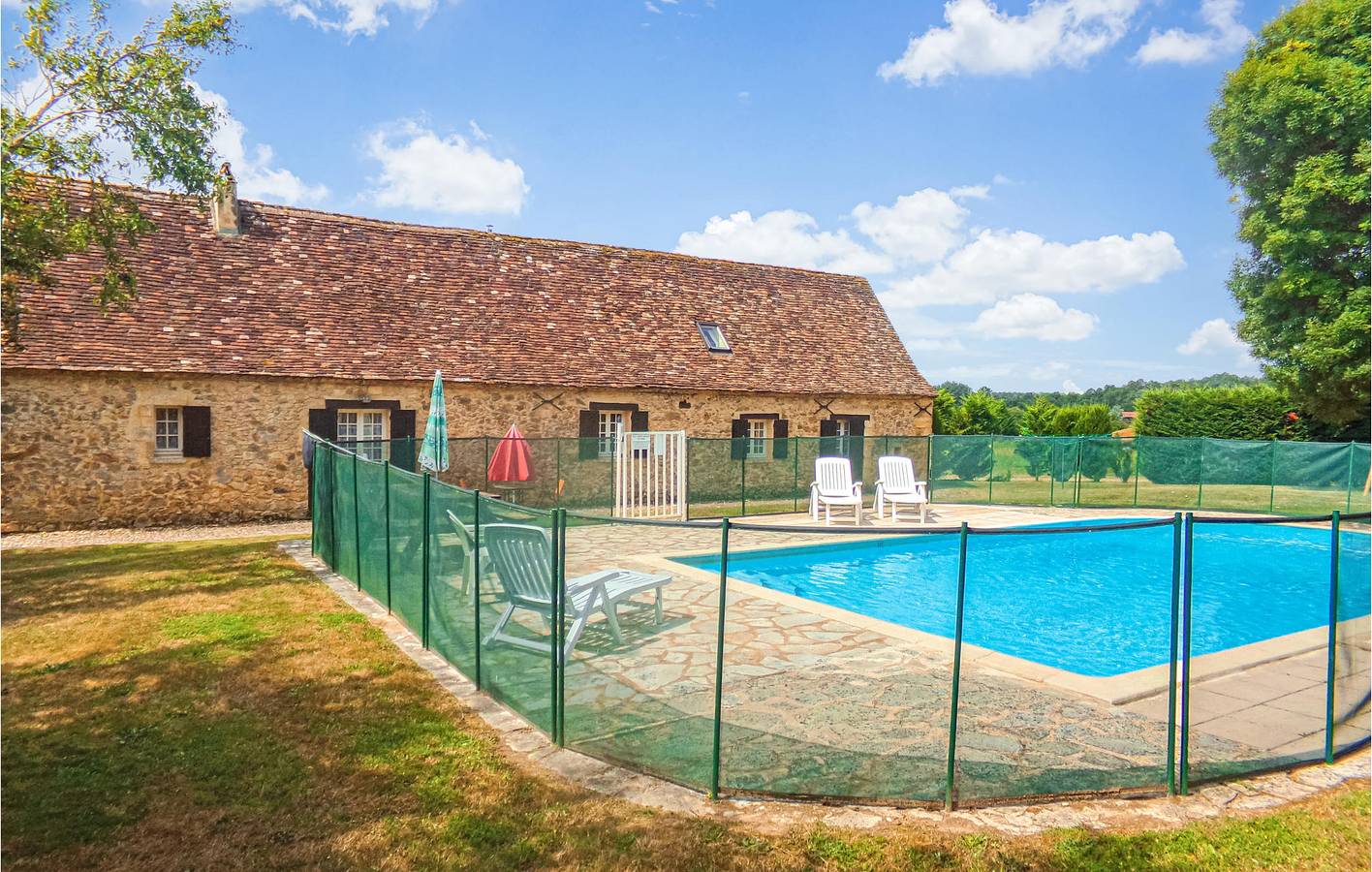 Les Lèches Retreat : Piscine, Jardin, Parking, WiFi in Église-Neuve-d'Issac, Périgord Pourpre
