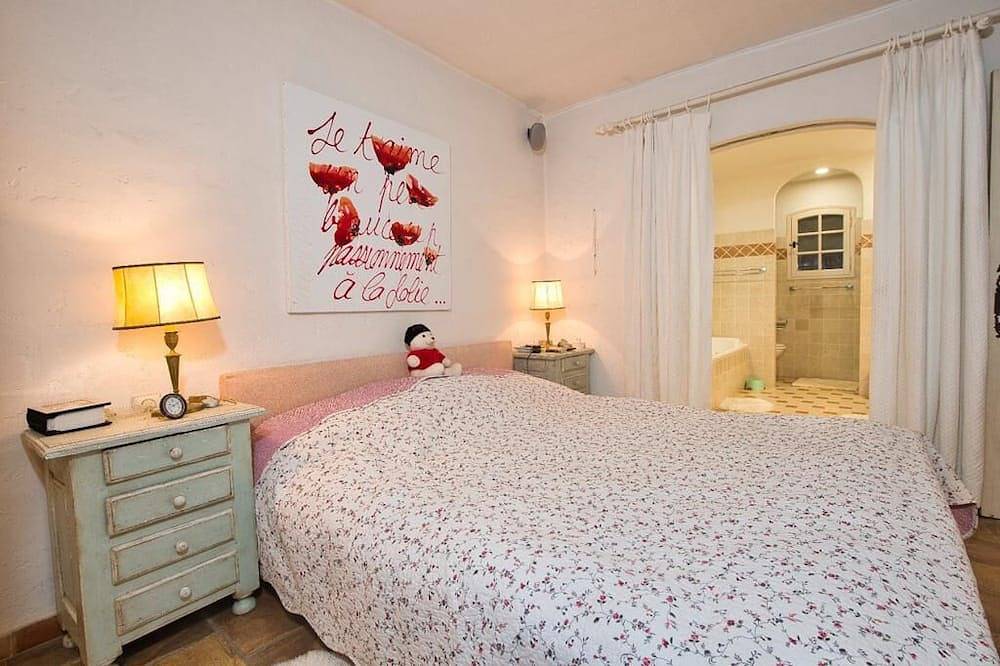 Villa with swimming pool walking distance from the beach in Pampelonne, Ramatuelle