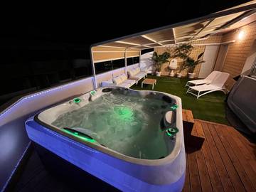 Cottage pour 4 personnes, avec piscine ainsi que jacuzzi et balcon à San Salvo Marina