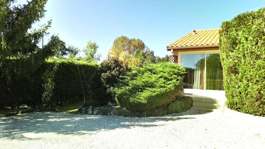 Location de vacances pour 2 personnes, avec terrasse et jardin à Saint-André-de-Cubzac - 2