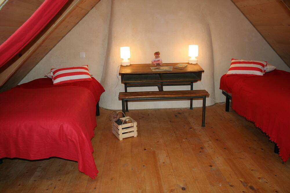 Capucine, maison en pierre pour 4 personnes à Callac de Bretagne in Callac, Région de Guingamp