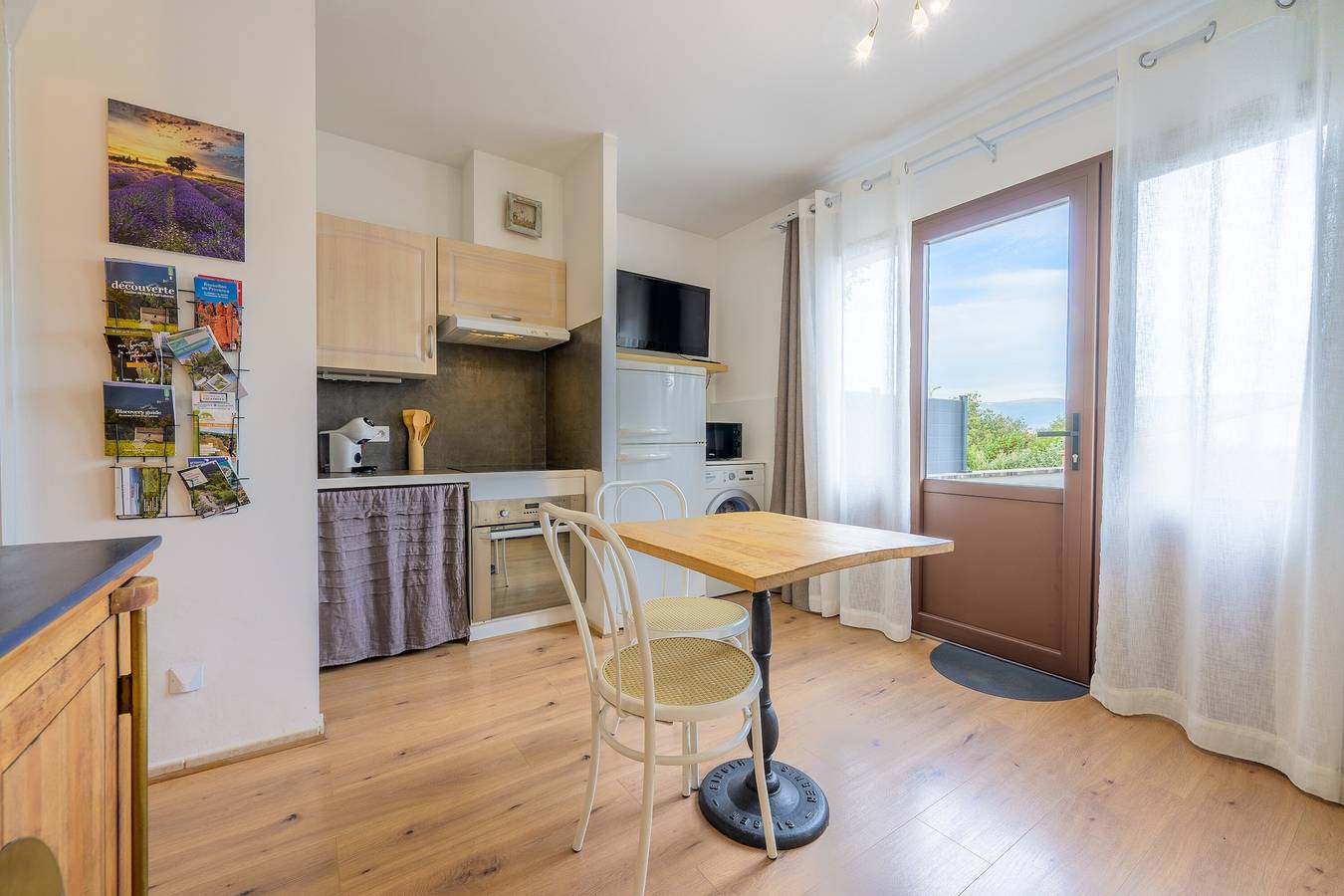 Ganze Wohnung, Angrenzendes Ferienhaus mit privatem Pool in Apt, Regionaler Naturpark Luberon
