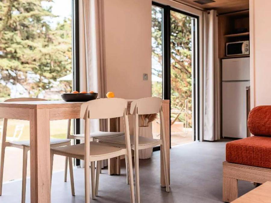 Camping maeva Respire Le Domaine de Mesqueau - Lodge 4 personnes - Lodge O Côté Cuisine - 3 Pièces pour 4 Personnes + Tv in Plougasnou, Ceinture Dorée