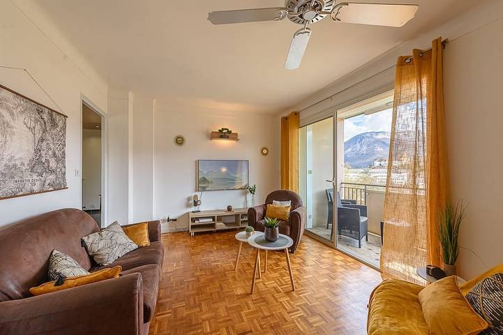 Gîte pour 4 personnes, avec balcon à Annecy