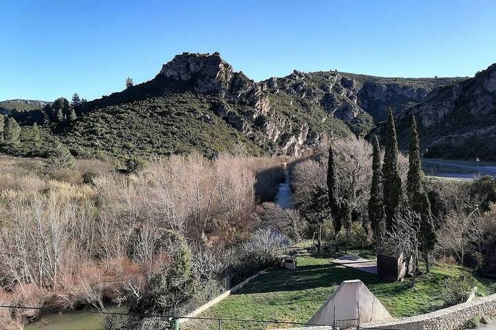 Gîte pour 9 personnes, avec jardin à Villesèque-des-Corbières