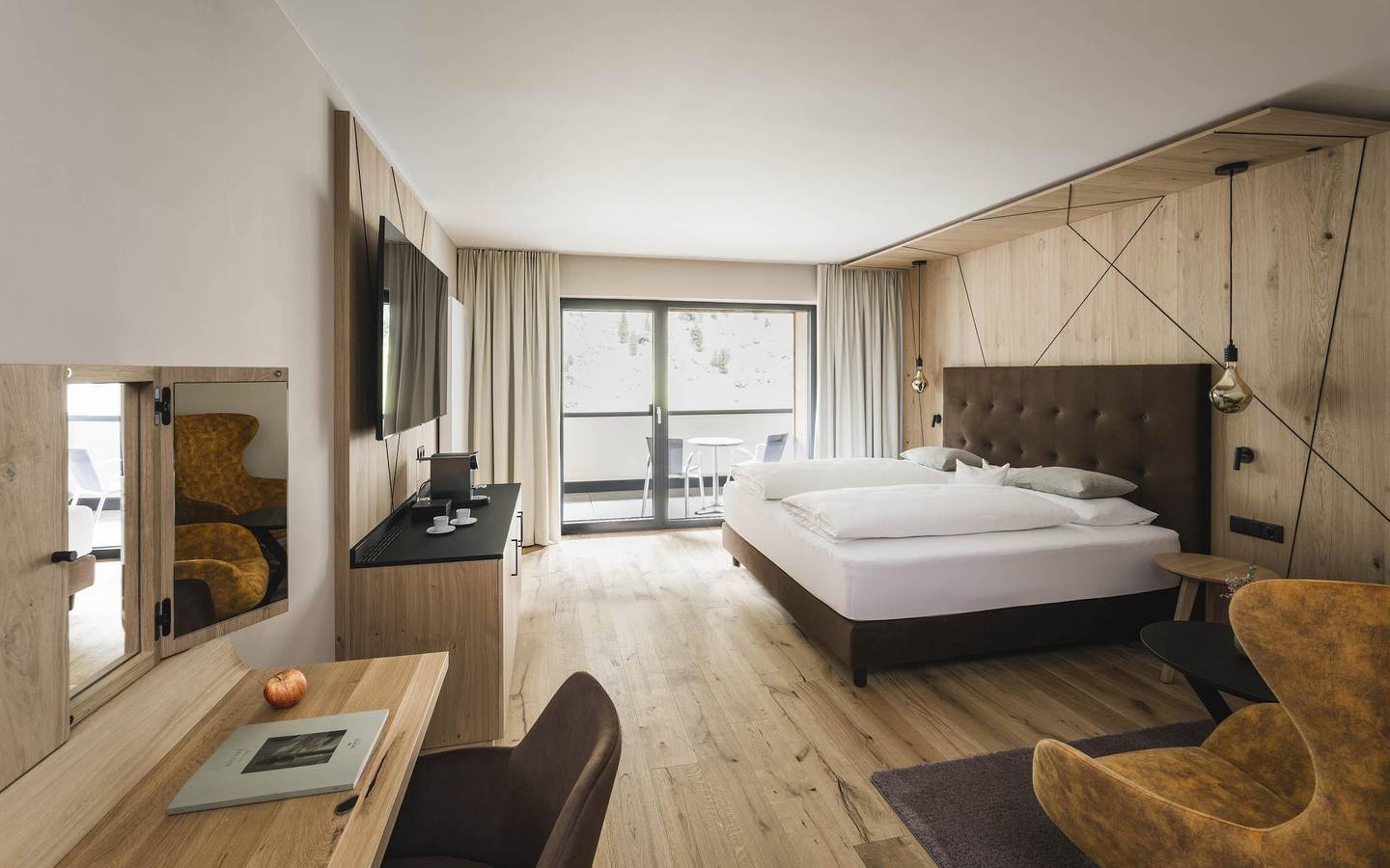 Juniorsuite Alpine Classic mit Frühstück in Hintertuxer Gletscher, Hintertux