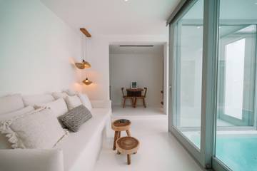 Villa for 10 Guests in Santorini, Cyclades, Picture 4