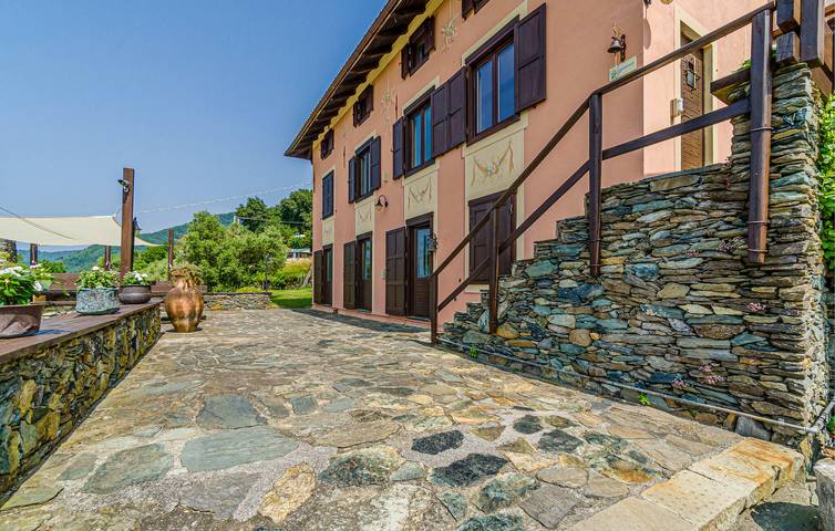 Location de vacances pour 6 personnes, avec piscine ainsi que terrasse et jardin à Varazze - 2