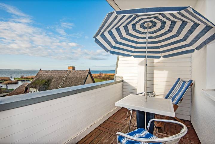 Ferienwohnung für 4 Personen, mit Balkon und Seeblick, mit Haustier in Loddin