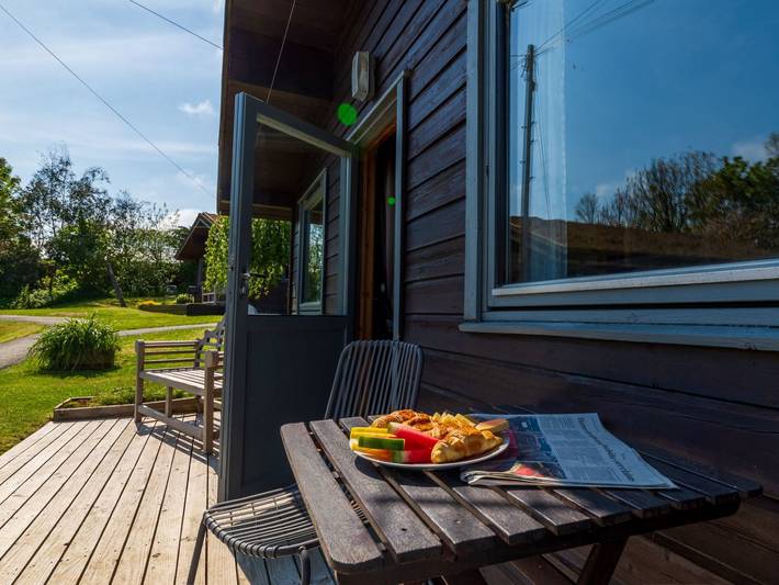 Chalet for 4 people, with garden and view as well as terrace, with pets in Cornwall
