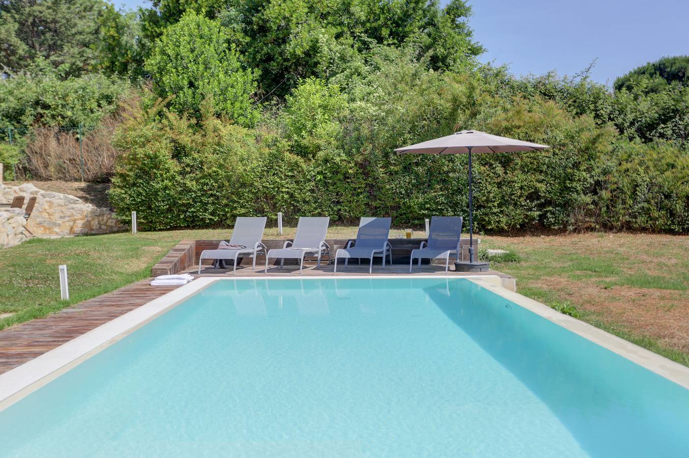 Entire apartment, Vigneto Di Montefreddo - Large Two Bedroom S/L... in Riviera del Conero