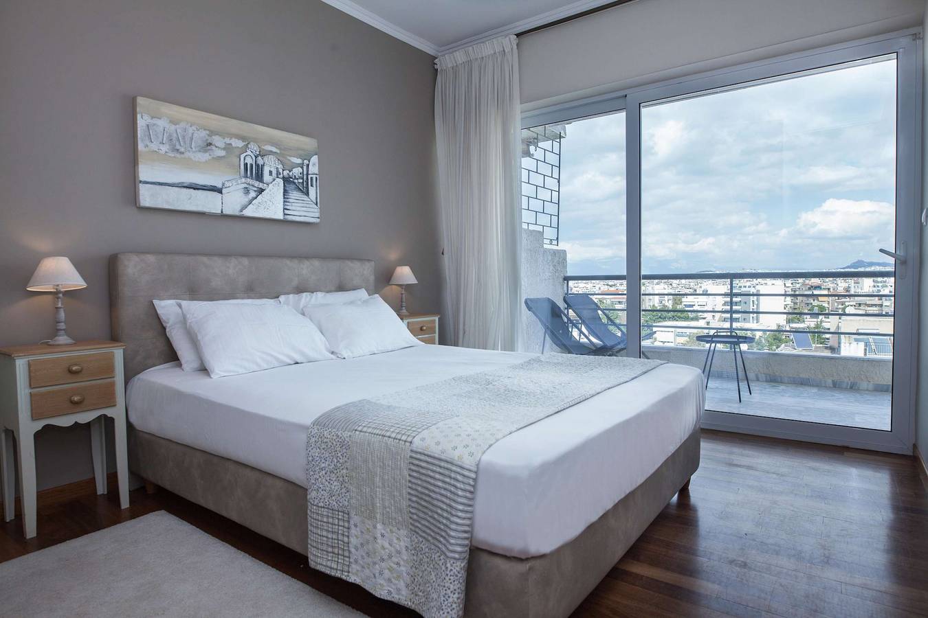 Apartamento inteiro, Alimos Luxury 3 Bd Apt w Stunning Acropolis Views in Atenas, Seção sul de Atenas