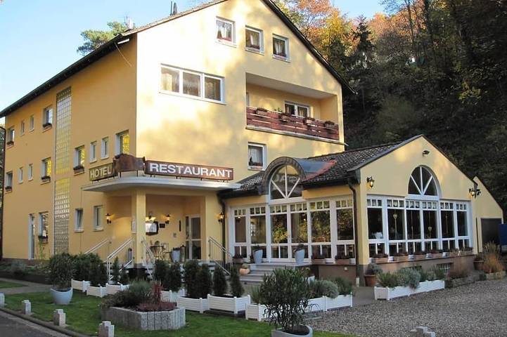 Doppelzimmer - Hotel-Restaurant-Café Goldbächel in Wachenheim, Pfälzer Rheinebene