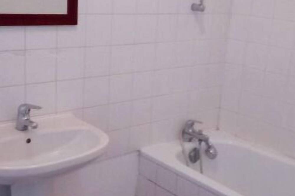 Entire apartment, F2 - 1 bedroom with 1 double bed and sofa bed in Guéret, Guéret region