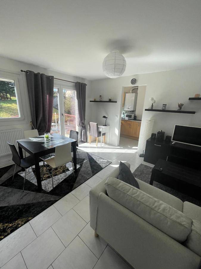 Appartement entier, One-Bedroom Apartment in Luxeuil-les-Bains, Haute-Saône