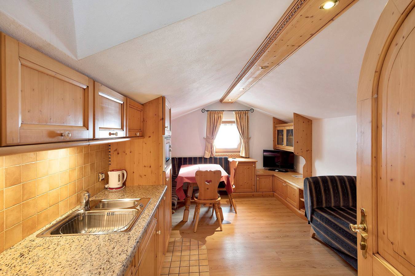 Appartement entier, Appartement de vacances "Casa Li Roina n 44" avec vue sur les montagnes, jardin partagé et Wi-Fi. in Livigno (Town), Livigno