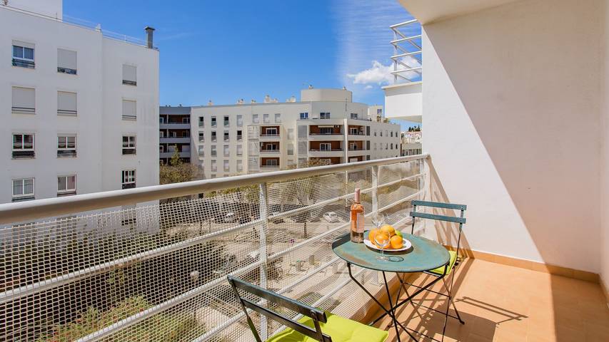 Ganze Wohnung, Ferienwohnung für 4 Personen mit Balkon in Praia da Rocha, Portimão