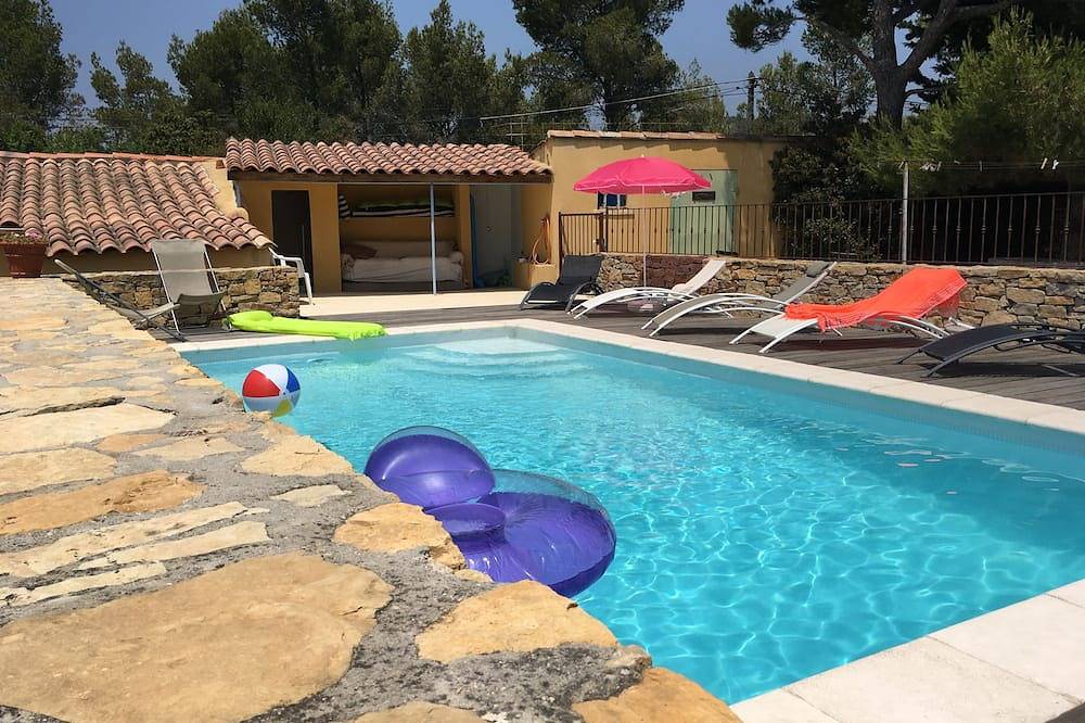 Provencal house with lots of charm and private pool on a 1,5 acres lot in La Ciotat, Marseille region