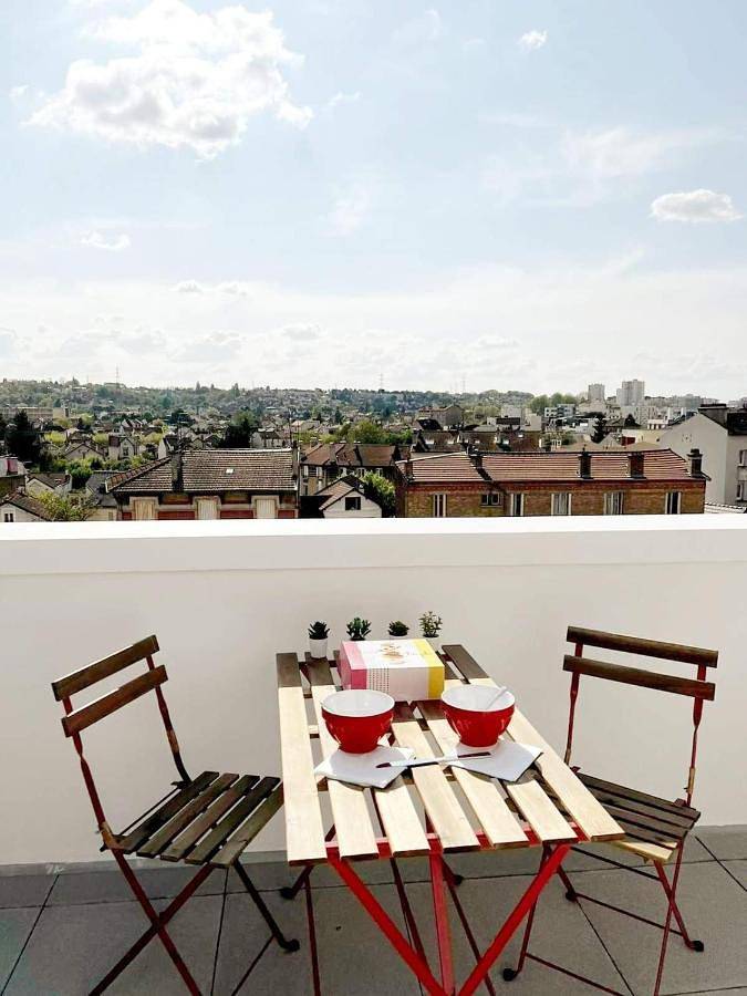 Appartement entier, Studio with Terrace in Gagny, Seine-Saint-Denis