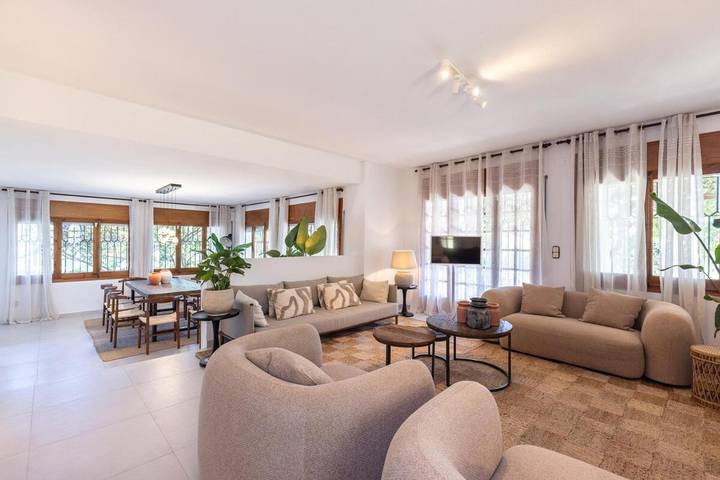 Chalet para 8 personas, con piscina además de jardín y vistas, Se admiten mascotas en Bajo Penedés - 2