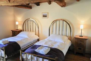 Gîte pour 8 personnes, avec piscine à Vergisson