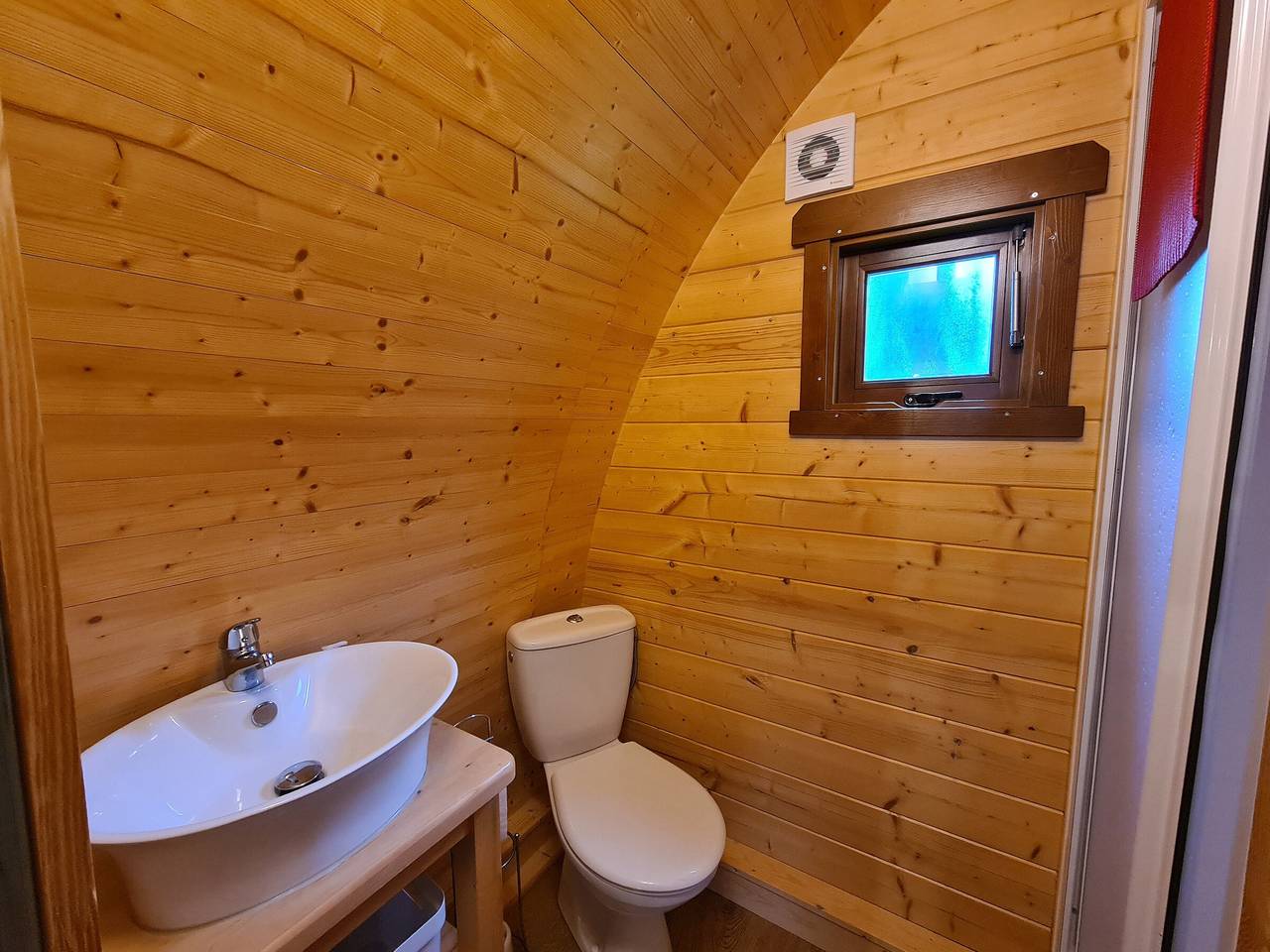 Forest cabin with terrace near the nautical base in Pouligny-Notre-Dame, La Châtre region
