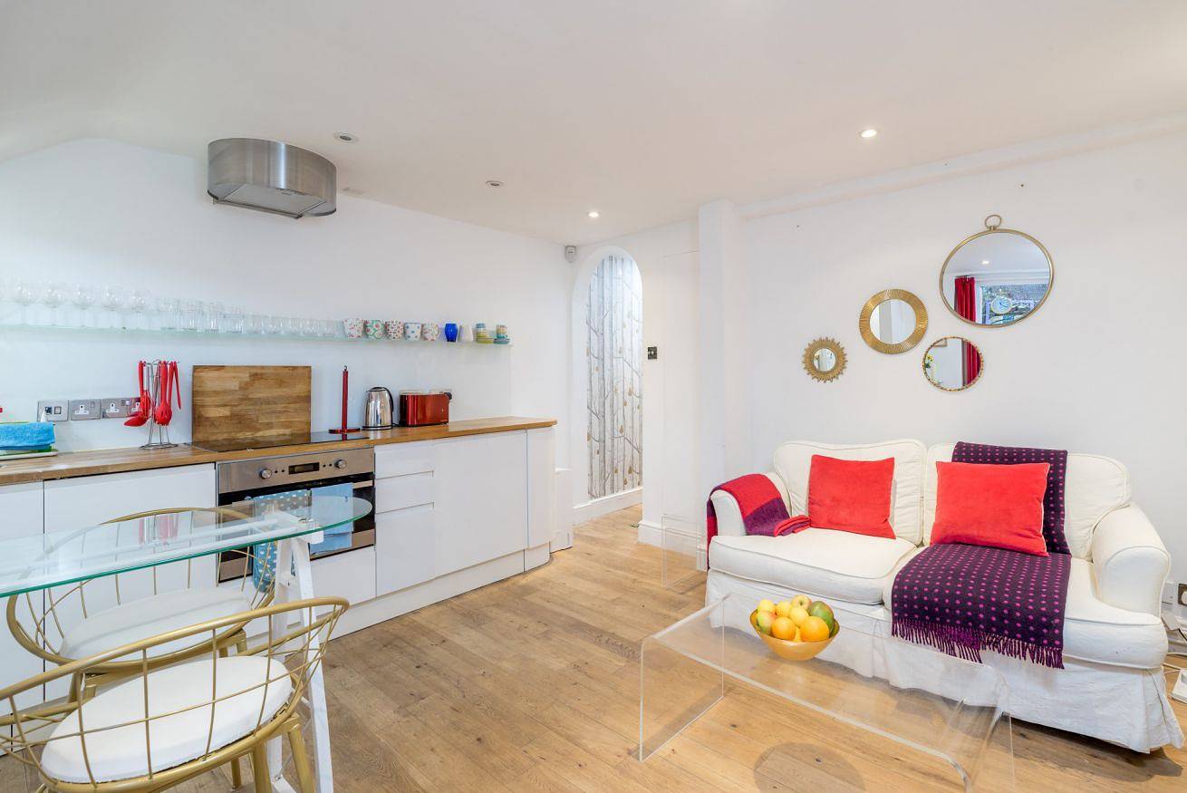 Ganze Wohnung, Stylish flat with private yard in Shepherd’s Bush in Hammersmith und Fulham, London