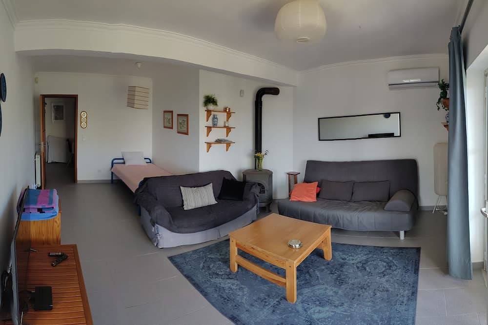 Ganze Wohnung, Sonnige Ferienwohnung mit priv. Pool, Großraum Lissabon. Familienfreundlich. in Loures, Costa de Lisboa