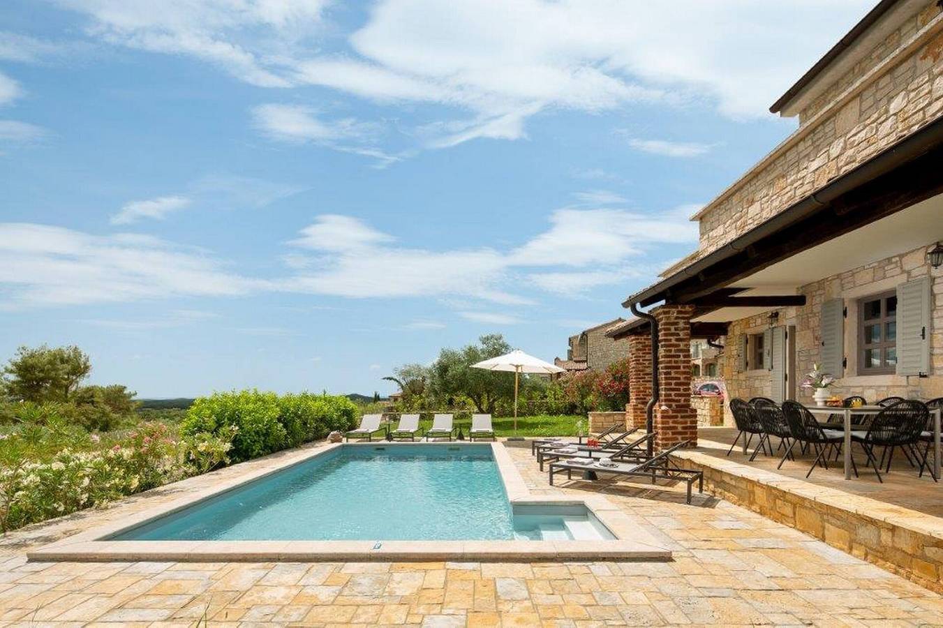 Rustic Villa Rubus with a pool in Istri, panoramic view, pet friendly, quite area, family, private parking, terrace, fancy yard in Sveti Lovreč Pazenatički, Centraal Istrië
