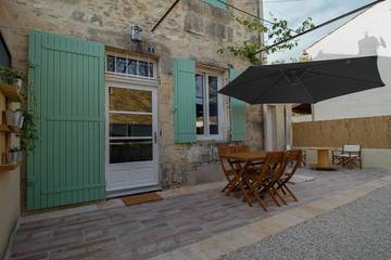 Gîte pour 4 personnes, avec jardin à Saint-Étienne-du-Grès