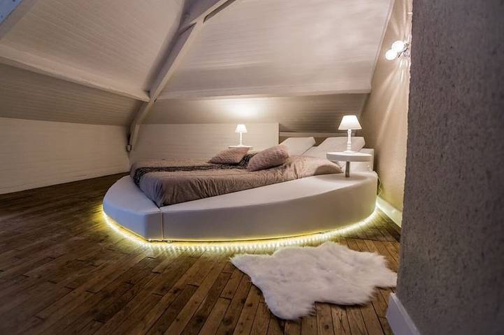 Location de vacances pour 2 personnes, avec terrasse et jardin ainsi que piscine et jacuzzi à Bain-de-Bretagne - 2
