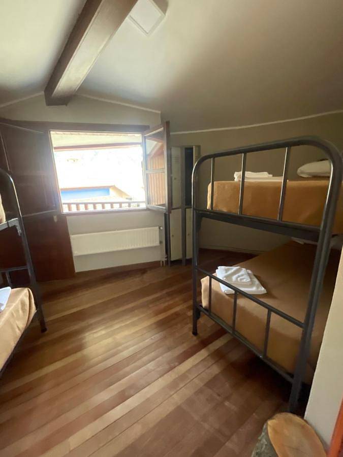 Hostal para 9 personas, con balcón - 1