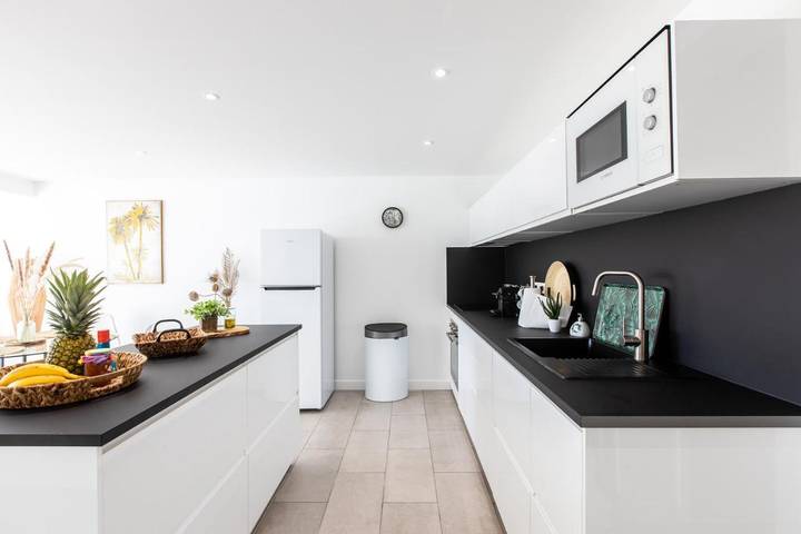 Location de vacances pour 2 personnes, avec vue ainsi que piscine et terrasse dans Nettlé Bay