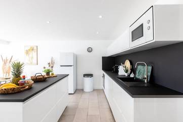 Gîte pour 2 personnes, avec piscine ainsi que terrasse et vue dans Nettlé Bay