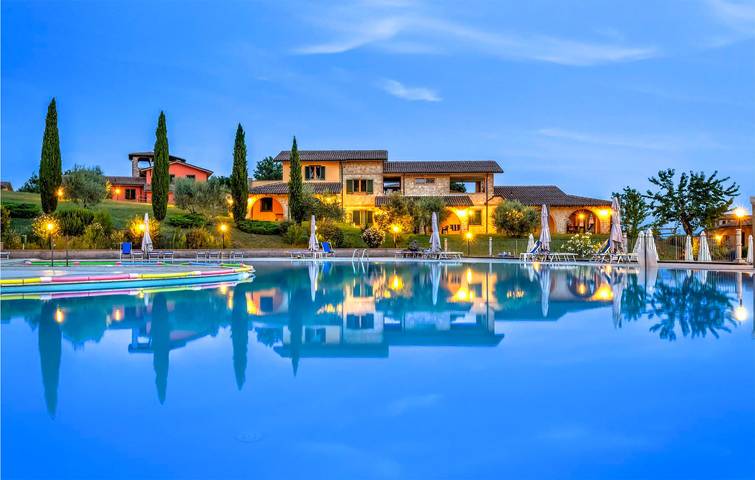 Entire holiday apartment, Ritorto Pool Apartment - Wifi, Parking & Kitchen in Massa Marittima, Grosseto Province
