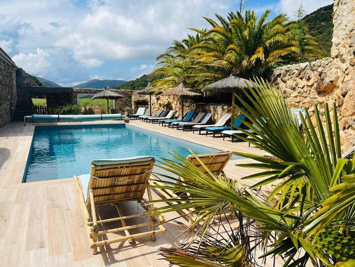 Gîte pour 6 personnes, avec piscine ainsi que vue et jardin à OMS (homonymie)