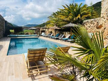 Gîte pour 6 personnes, avec piscine ainsi que jardin et vue à OMS (homonymie)