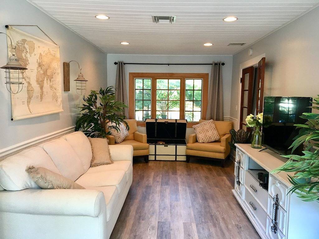 Blauer Bungalow in der Innenstadt, 5 Minuten zu Fuß von der Innenstadt entfernt in Mount Dora, Lake County