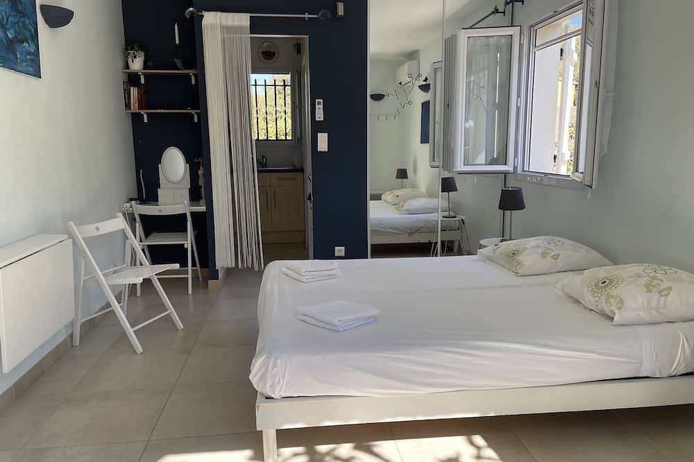 Maison spacieuse, calme, ombragée, climatisée, piscine privée, vue mer montagne in Monticello, Région de Calvi