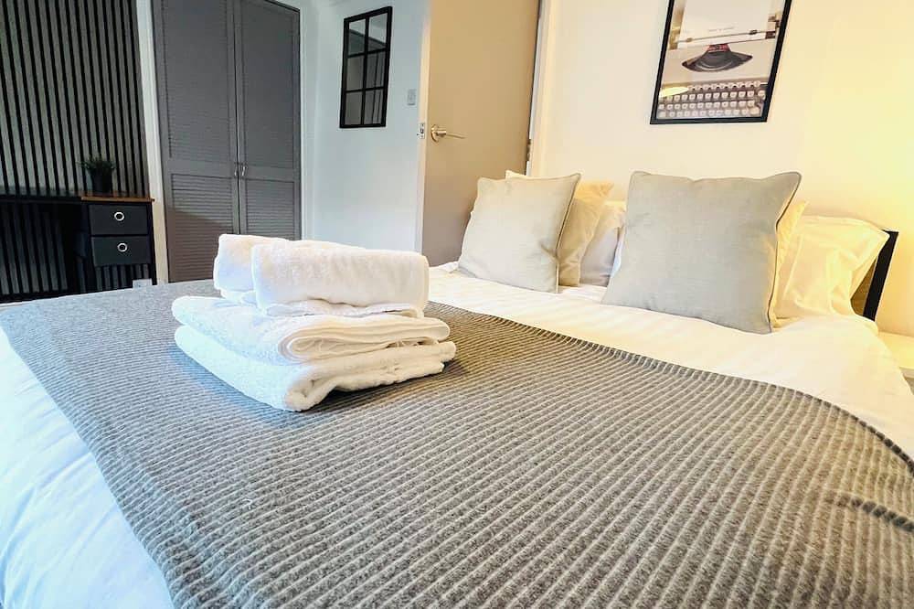 Entire apartment, Yastayzzz @Studio 5, Bransford Rd - Modern Studio with Parking! in Worcester, Worcestershire