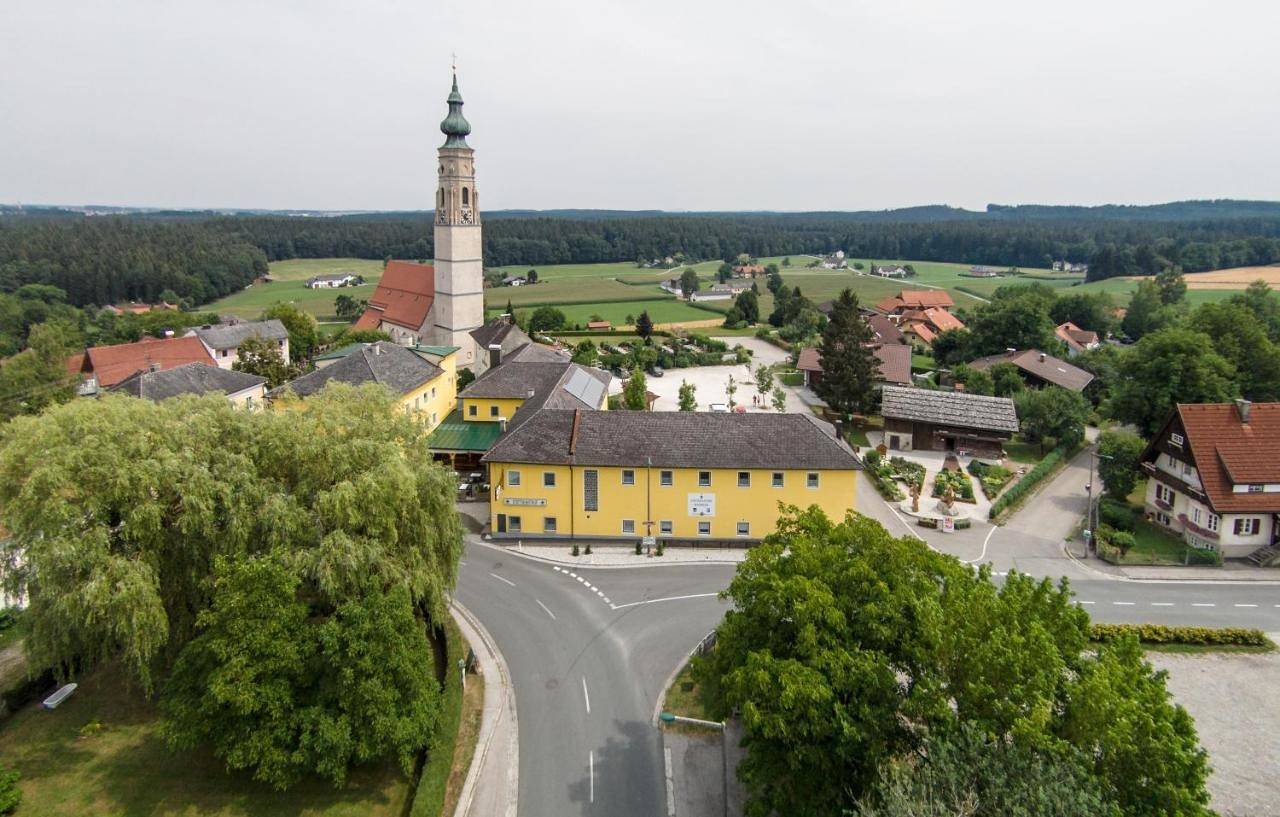 Stiftsgasthof Hochburg in Hochburg-Ach, Braunau am Inn