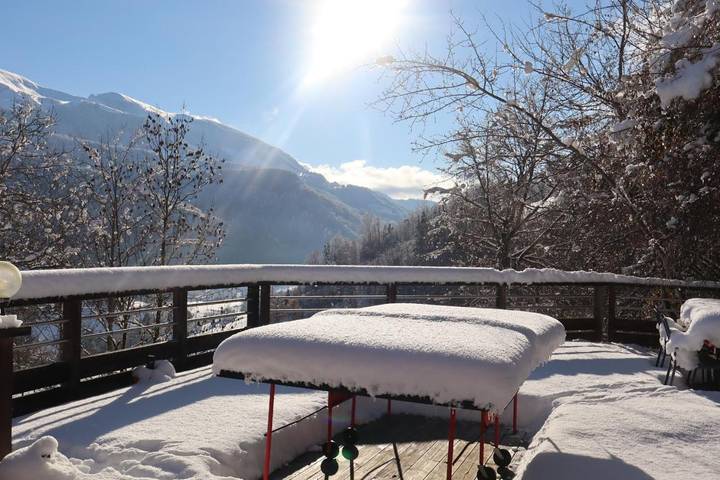 Gîte pour 8 personnes, avec terrasse ainsi que vue et piscine à Les Clefs - 2