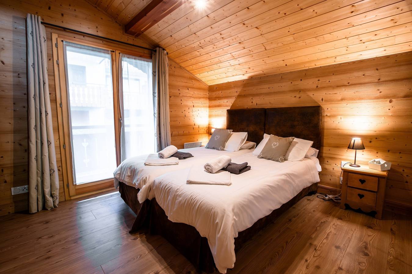 Chalet 'Clemalou 14-15 Personnes' avec vue sur les montagnes, terrasse privée et Wi-Fi in Chatel, Les Portes du Soleil